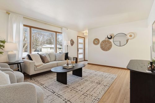 13413 Arthur St W, Minnetonka, MN, 55305-1007 | Card Image