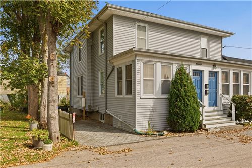 8 Warner Place, Newport, RI, 02840 | Card Image