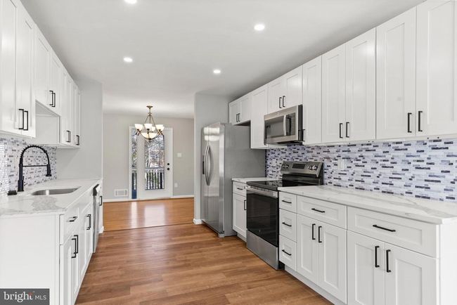 7517 Todd Pl, House other with 5 bedrooms, 3 bathrooms and null parking in MANASSAS VA | Image 5