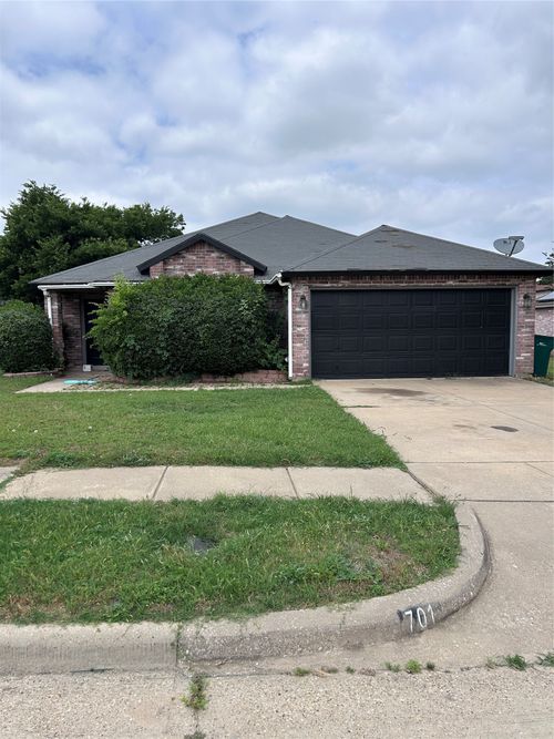 701 King St, Cedar Hill, TX, 75104-8118 | Card Image