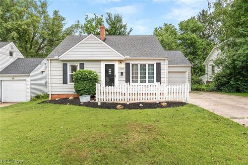 5239 Edenhurst Rd, Lyndhurst, OH, 44124-1218 | Card Image