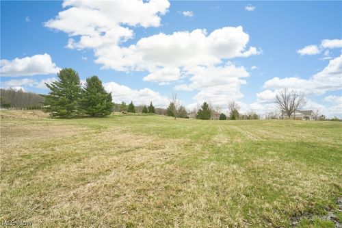 645 Trellis Green Dr, Akron, OH, 44333-1670 | Card Image
