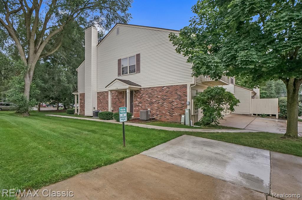 Lake Ridge Dr, Waterford, MI 48327 #1