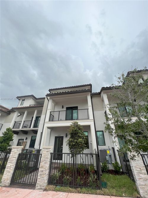 8324 Nw 43rd St, Doral, FL, 33166 | Card Image