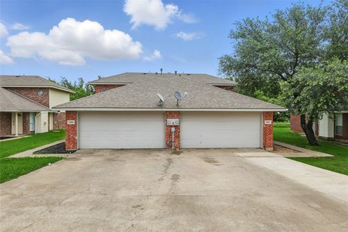 2820 Sunset Strip Ave, Glenn Heights, TX, 75154-2030 | Card Image