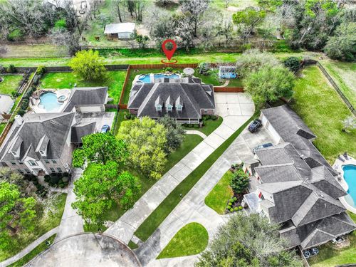 18 Falling Leaf Ct, Friendswood, TX, 77546-4661 | Card Image