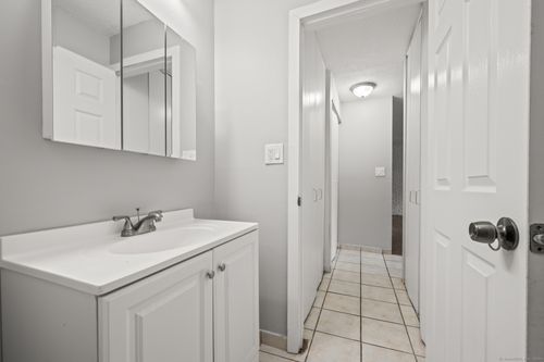 100 State St, North Haven, CT, 06473-2241 | Card Image