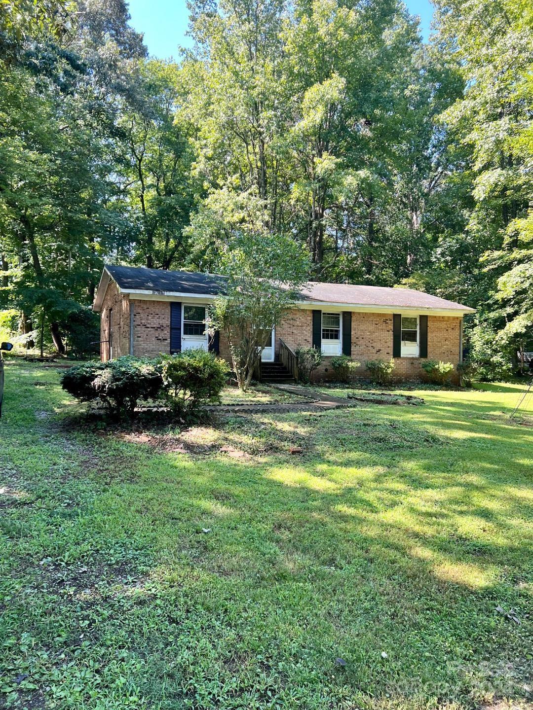 Wrenn Dr, Lexington, NC 27292