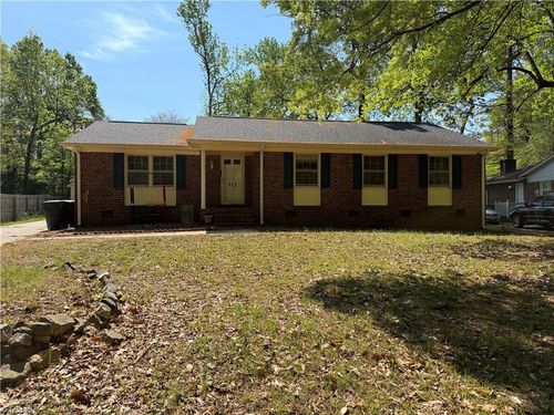 323 Largo Drive, Greensboro, NC, 27406 | Card Image