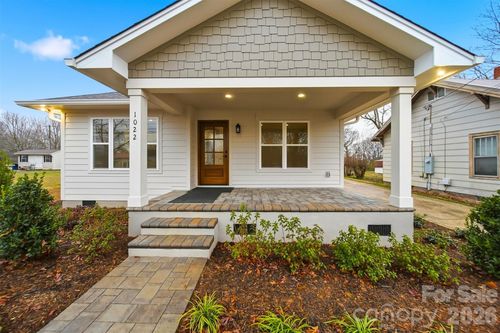 1022 E Main St, Maiden, NC, 28650-1525 | Card Image