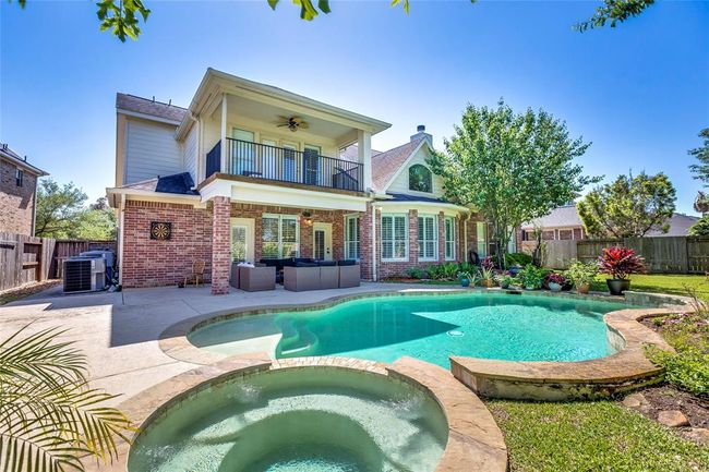 Enjoy Houston's weather all year round in the 2015 heater pool & spa, lots of deck & yard space | Image 41