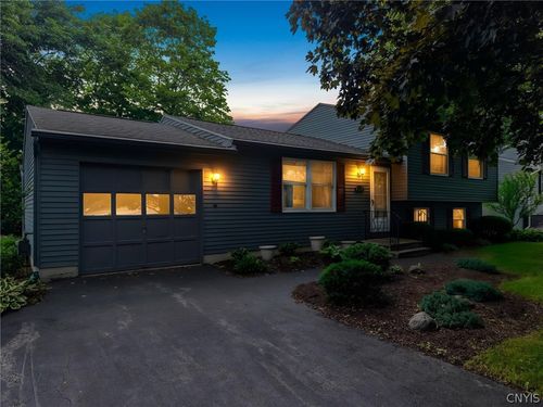 8329 Pansy Dr, Baldwinsville, NY, 13027-9381 | Card Image