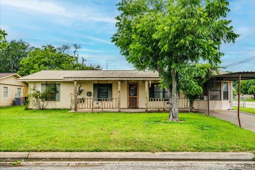 985 N Chambers Street, Giddings, TX, 78942 | Card Image
