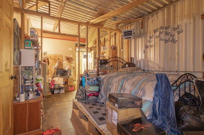 living quarters.jpg | Image 15