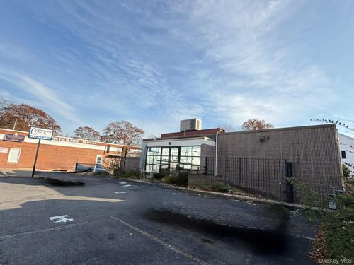 86 Front St, Hempstead, NY, 11550-3617 | Card Image