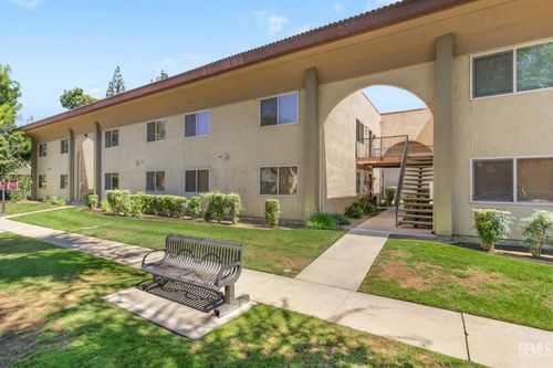 212-3700 Q St, Bakersfield, CA, 93301-1561 | Card Image