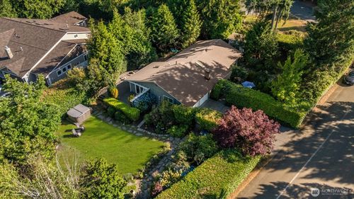 21647 Se 33rd Pl, Sammamish, WA, 98075-9218 | Card Image