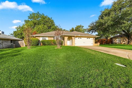 2513 Poppy Ln, Euless, TX, 76039-8065 | Card Image