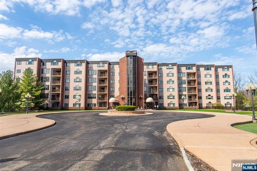 1360 Hamburg Tpke, Wayne, NJ, 07470-4037 | Card Image