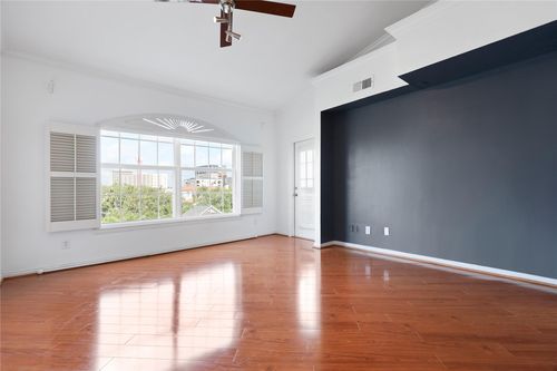 a315-2111 Welch St, Houston, TX, 77019-5665 | Card Image