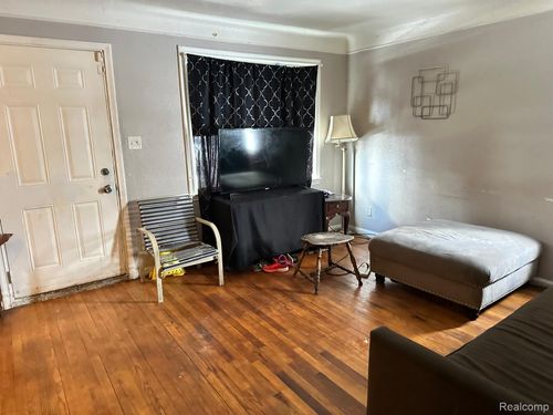 19810 Plainview Ave, Detroit, MI, 48219-5102 | Card Image