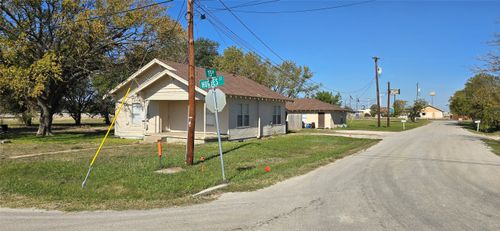 411 Hughes St, Sanger, TX, 76266-9605 | Card Image