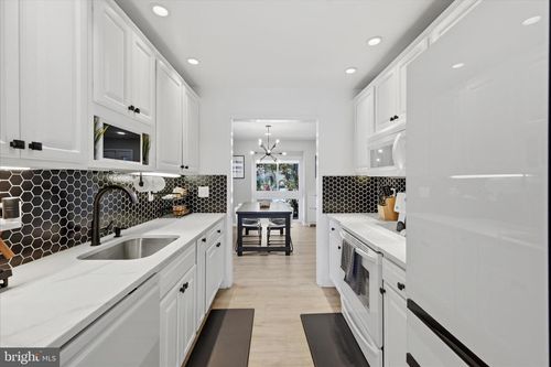 9806 Sweet Mint Dr, VIENNA, VA, 22181-6063 | Card Image