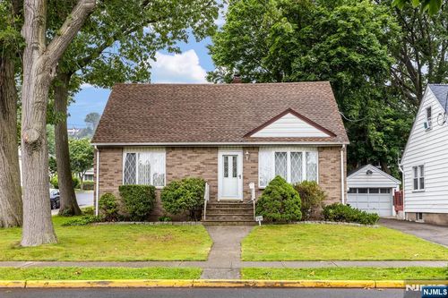 700 9th St, Carlstadt, NJ, 07072-1711 | Card Image