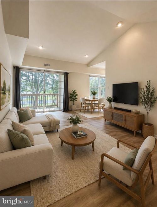 2022 Beacon Hill Dr, SOUTHAMPTON, PA, 18966-2531 | Card Image