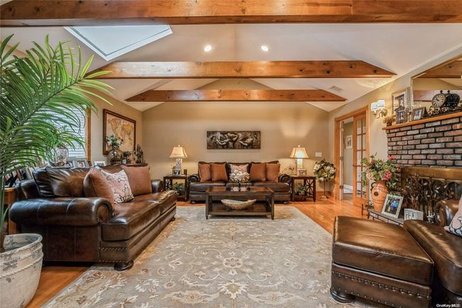 821 Peconic St, House other with 3 bedrooms, 2 bathrooms and null parking in Ronkonkoma NY | Image 8