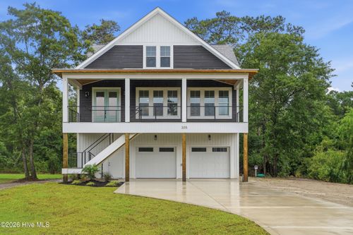 305 Landon Ln, Sneads Ferry, NC, 28460-6016 | Card Image