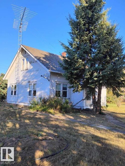 4924 53 St, Innisfree, AB, T0B2G0 | Card Image