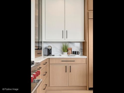 8302 Pleasant View Ave, Willow Springs, IL, 60480-1035 | Card Image