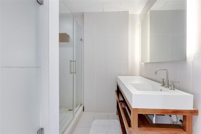 1802 - 3101 Bayshore Dr, Condo with 2 bedrooms, 2 bathrooms and null parking in Fort Lauderdale FL | Image 22