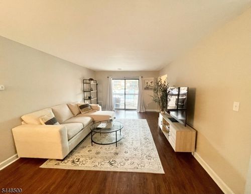 614 Sharon Garden Ct, Woodbridge, NJ, 07095-4331 | Card Image