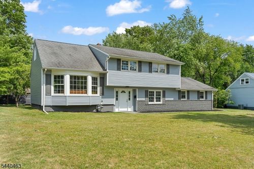 8 Crest Dr, Bound Brook, NJ, 08805-1227 | Card Image