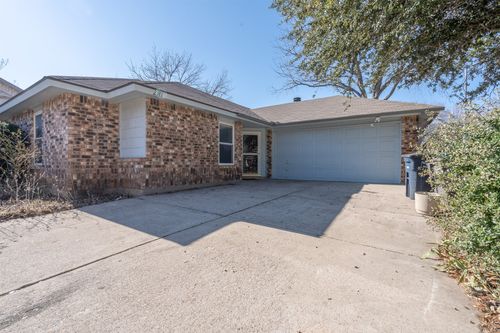 2911 Forest Creek Dr, Fort Worth, TX, 76123-1075 | Card Image