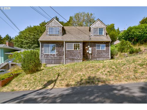 1676 Se 2nd St, Astoria, OR, 97103-5403 | Card Image