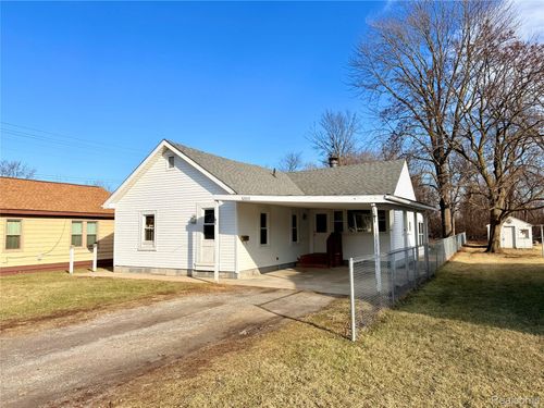 32015 Hazel St, Rockwood, MI, 48173-1001 | Card Image