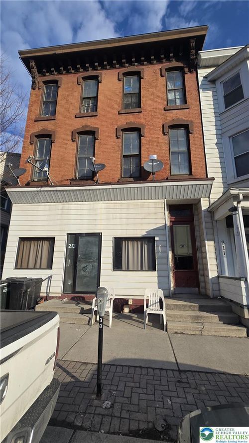 213 W Broad St, Tamaqua, PA, 18252-1835 | Card Image