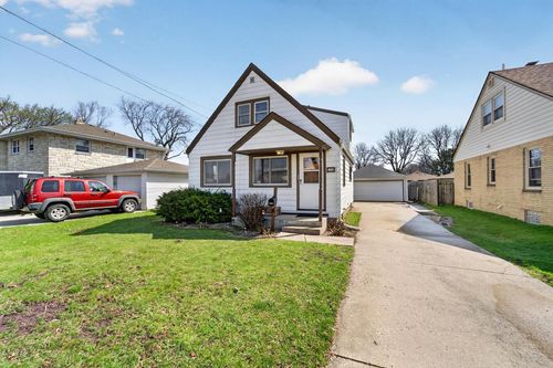 2720 S 84th Street, WEST ALLIS, WI, 53227 | Card Image