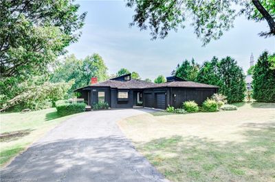 380 Parkside Dr, House other with 4 bedrooms, 2 bathrooms and 10 parking in Waterdown ON | Image 1