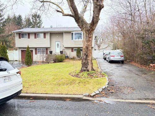 1454 Illinois Ave, Bay Shore, NY, 11706-4442 | Card Image