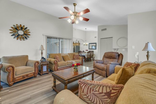 4389 Willow Pond Cir, Condo with 2 bedrooms, 2 bathrooms and null parking in West Palm Beach FL | Image 10
