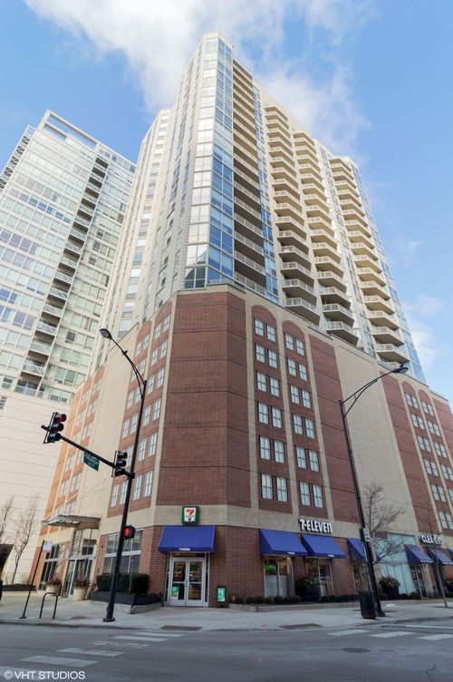 2205-645 N Kingsbury St, Chicago, IL, 60654-6872 | Card Image
