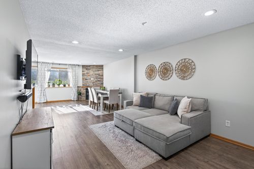 1130 Norton Ave Ne, Fridley, MN, 55432-3526 | Card Image