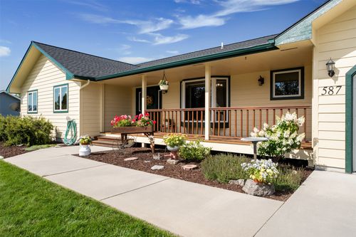 587 Wolfe Trl, Corvallis, MT, 59828-9208 | Card Image