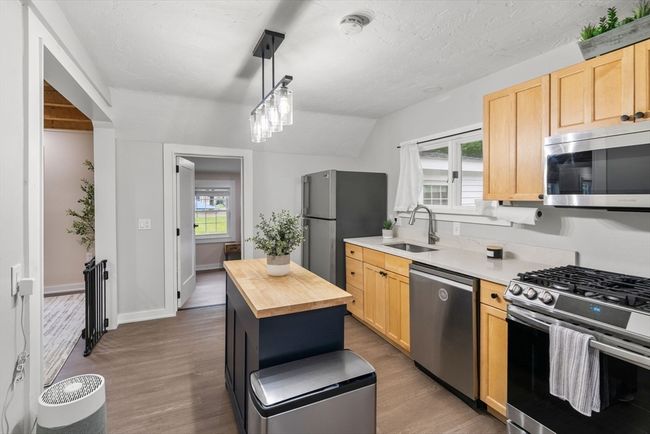 7 Summit Ave, House other with 3 bedrooms, 1 bathrooms and 4 parking in Sharon MA | Image 13