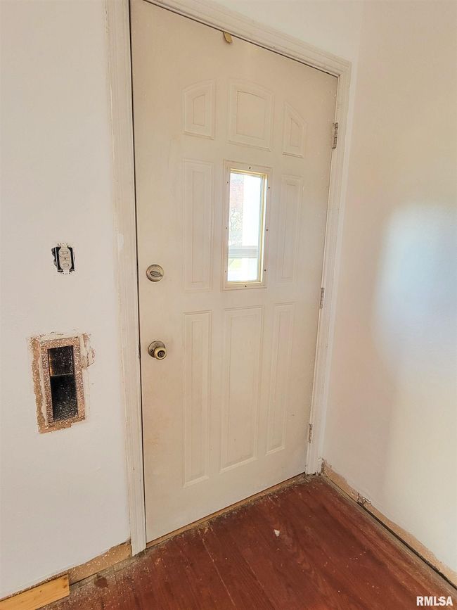 225 Hickory St, House other with 2 bedrooms, 1 bathrooms and null parking in Flora IL | Image 10