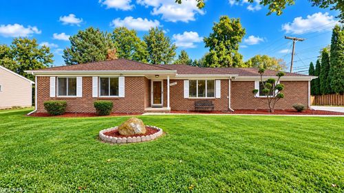 45440 Wakefield St, Shelby Township, MI, 48317-4754 | Card Image
